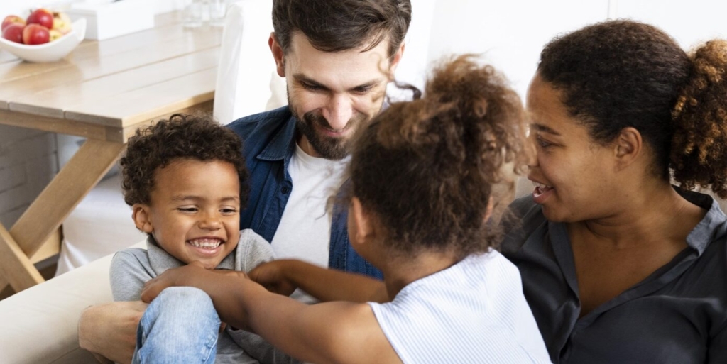 familia-passando-um-tempo-junta-em-casa