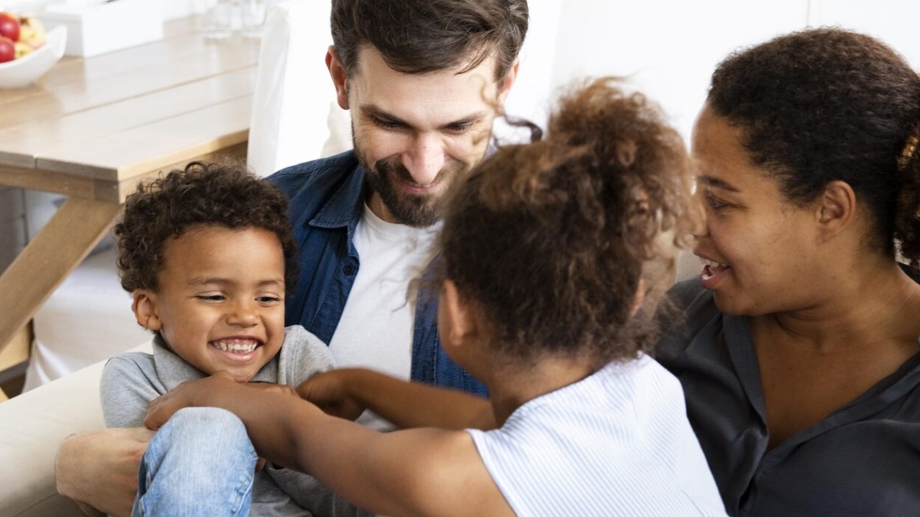 familia-passando-um-tempo-junta-em-casa